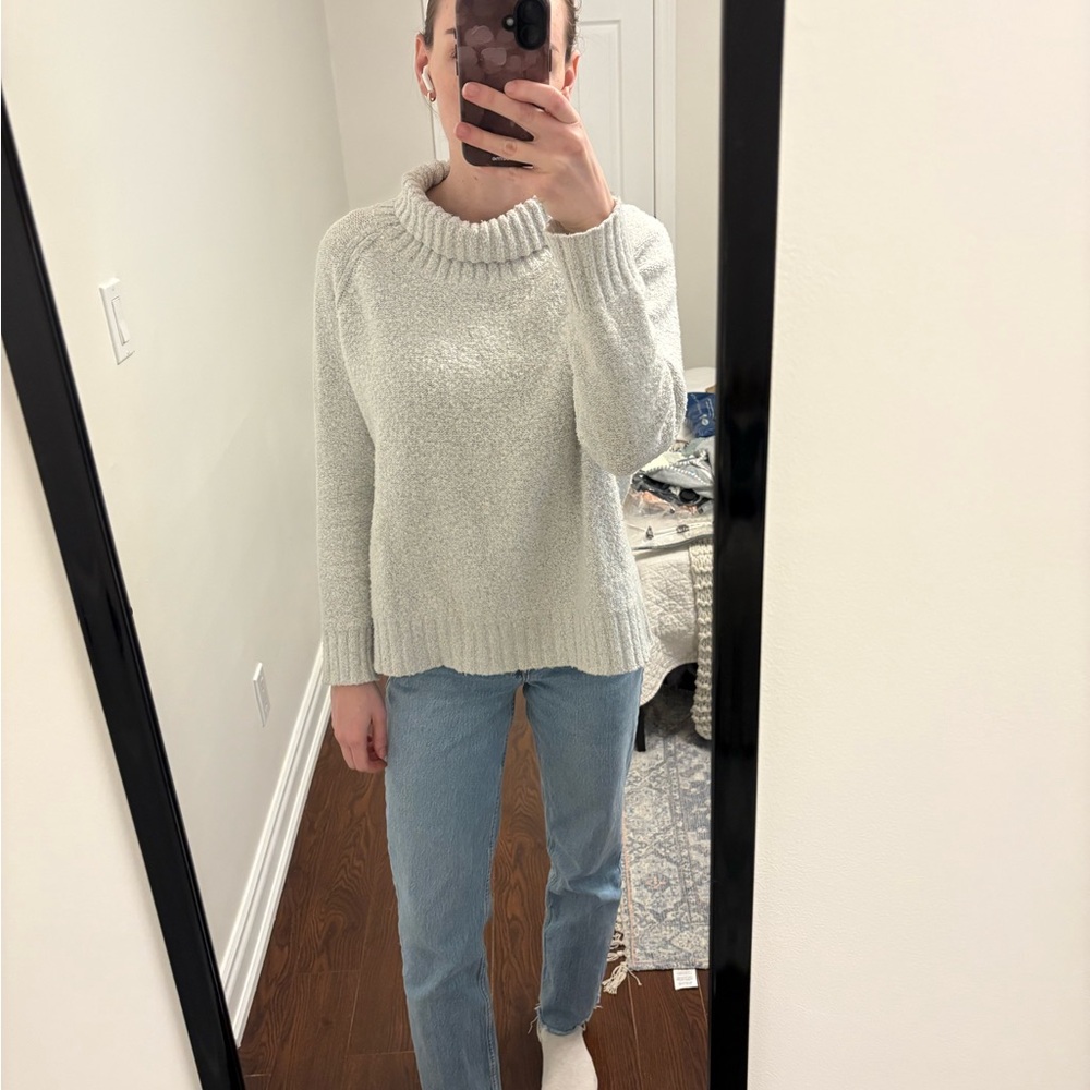 Oversized White/Grey turtleneck Sweater